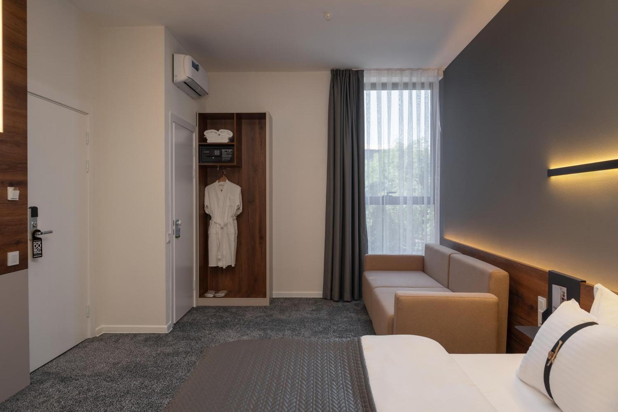 Duo Hotel By Futuro Bisjkek Eksteriør billede
