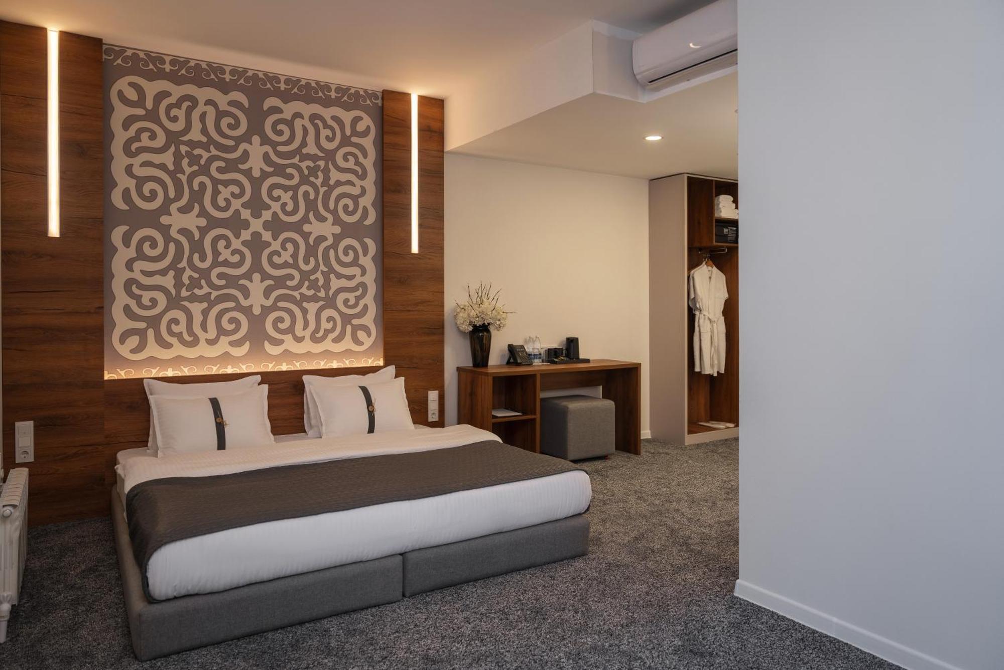 Duo Hotel By Futuro Bisjkek Eksteriør billede