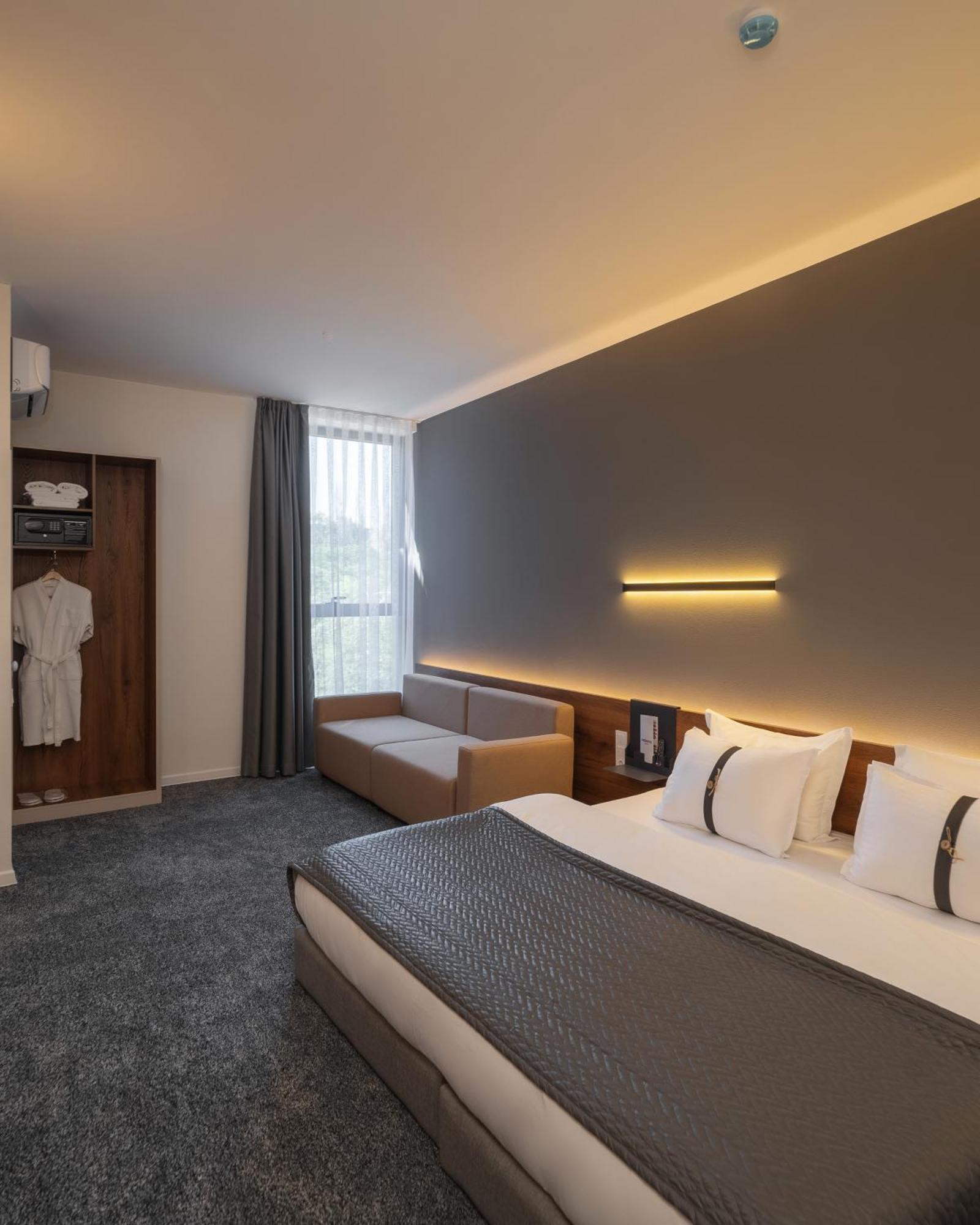 Duo Hotel By Futuro Bisjkek Eksteriør billede
